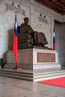 Images Dated 11th April 2011: Chiang Kai-Shek statue in the Chiang Kai-Shek Memorial Hall, Taipei, Taiwan, Asia