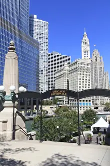 Chicago Riverwalk on West Wacker Drive with Trump Tower and Wrigley Building, Chicago, Illinois, United States of America, North America