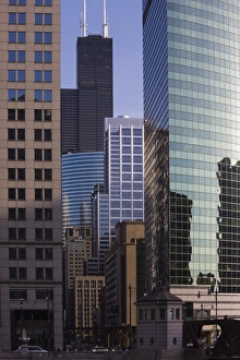 Chicago skyscrapers, Sears Tower behind, 333 West Wacker Drive, right, Chicago Chicago skyscrapers, Sears Tower behind, 333 West Wacker Drive, right, Chicago