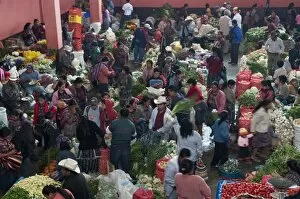 Images Dated 29th March 2009: Chichicastenango market, Guatemala, Central America