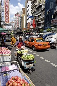 Images Dated 4th October 2006: Chinatown district running along Yaowarat Road, Bangkok, Thailand, Southeast Asia