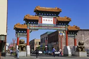 Images Dated 25th August 2009: Chinatown Gate in the Chinatown District of Portland, Oregon, United States of America