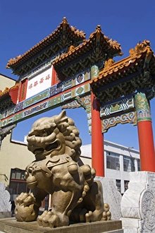 Images Dated 25th August 2009: Chinatown Gate in the Chinatown District of Portland, Oregon, United States of America