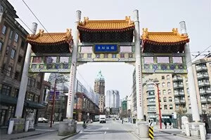 Images Dated 4th April 2009: Chinese style gate in Chinatown, Vancouver, British Columbia, Canada, North America