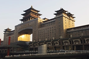 Images Dated 16th November 2007: Chinese style and modern architecture combined at Beijing West Train Station