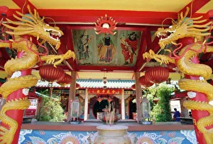 Images Dated 5th August 2008: Chinese temple in Miri