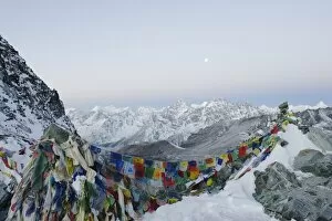 Images Dated 1st April 2010: Cho La Pass, Solu Khumbu Everest Region, Sagarmatha National Park, Himalayas, Nepal, Asia