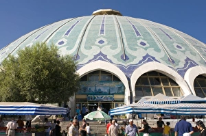 Images Dated 12th August 2009: Chorsu Bazaar, Tashkent, Uzbekistan, Central Asia, Asia