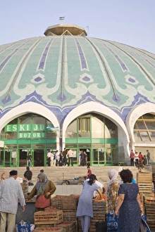 Trading Prints: Chorsu bazaar, Tashkent, Uzbekistan, Central Asia, Asia