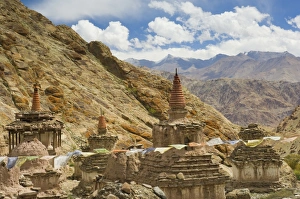 Chortens, Hemis gompa (monastery)