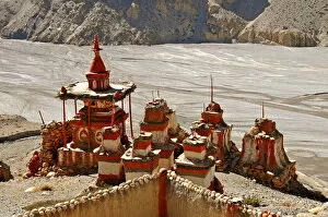 Images Dated 11th November 2008: Chortens (stupas) in Tangbe village, Mustang, Nepal, Asia