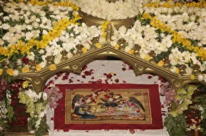 Images Dated 22nd April 2006: Christian Orthodox Easter week celebration in Saint Stephane Greek Orthodox cathedral