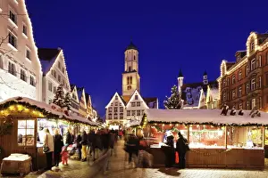 Christmas fair, market square, Martinskirche church, Biberach an der Riss, Upper Swabia, Baden Wurttemberg, Germany, Europe