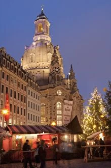 Images Dated 11th December 2009: Christmas Market stalls in front of Frauen Church and Christmas tree at twilight