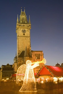 Images Dated 29th December 2007: Christmas market at Staromestske (Old Town Square) with Gothic Old Town Hall