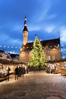 Cobbled Prints: Christmas market in the Town Hall Square (Raekoja Plats) and Town Hall, Old Town