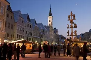 Christmas pole with Nativity Scenes, Town Hall (Rathaus), and Christmas Market stalls