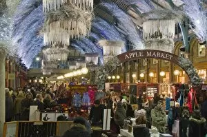 Images Dated 7th December 2007: Christmas shopping in the Apple Market at Covent Garden, London, England