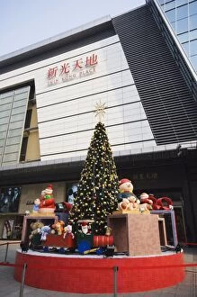 Christmas tree and decorations at Shin Kong Place department store, Central Business District business district