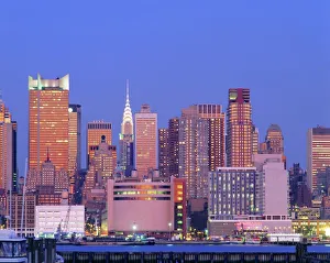 Images Dated 28th August 2008: The Chrysler Building and the Manhattan skyline seen from New Jersey