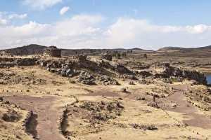 Images Dated 15th October 2009: Chullpas de Sillustani, Puno, Peru, South America