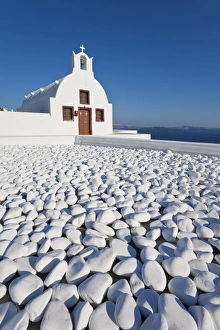 Church overlooking Aegean Sea in the village of Oia, Santorini (Thira)