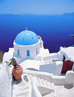 Santorini Gallery: Church overlooking sea, Santorini, Cyclades, Greek Islands, Greece, Europe