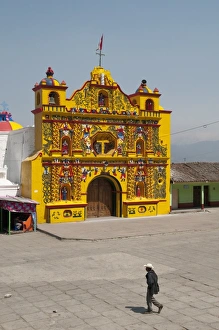 Images Dated 28th March 2009: Church, San Andres Xecul, Guatemala, Central America