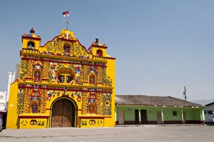 Images Dated 28th March 2009: Church, San Andres Xecul, Guatemala, Central America