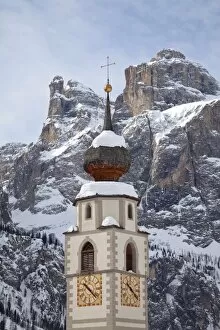 Images Dated 19th February 2009: The church and village of Colfosco in Badia, 1645m, and Sella Massif range of mountains under winter snow