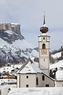 Images Dated 19th February 2009: The church and village of Colfosco in Badia, 1645m, and Sella Massif range of Mountains under winter snow