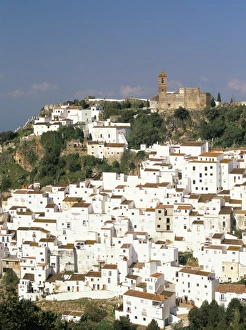 Images Dated 4th September 2008: Church and white village perched on mountainside