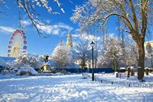 Images Dated 18th December 2010: City Hall, Cathays Park, Civic Centre in snow, Cardiff, Wales, United Kingdom, Europe