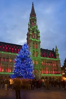 Images Dated 10th December 2009: City Hall, Grand Place, UNESCO World Heritage Site, at Christmas time, Brussels