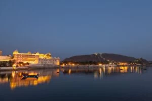 Images Dated 14th April 2009: City Palace in Udaipur at night, reflected in Lake Pichola, Udaipur, Rajasthan, India