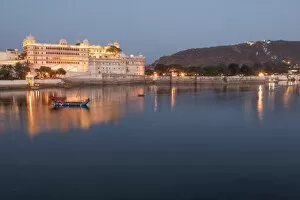 Images Dated 14th April 2009: City Palace in Udaipur at night, reflected in Lake Pichola, Udaipur, Rajasthan, India