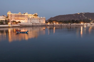Images Dated 14th April 2009: City Palace in Udaipur at night, reflected in Lake Pichola, Udaipur, Rajasthan, India