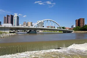 Connection Gallery: City skyline and Main Street Bridge over the Scioto River, Columbus, Ohio