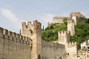 Part of the city walls and towers, Soave wine area, Veneto, Italy, Europe