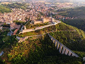 Cityscapes Prints: Whole cityscape of Spoleto, with the Roman aqueduct, the fortress and the old town