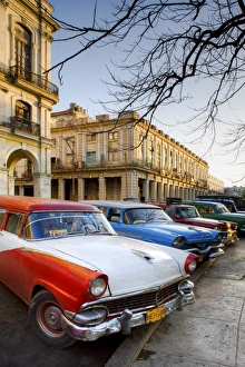 Images Dated 24th March 2009: Classic American cars used as taxis for local people, parked outside the main railway station