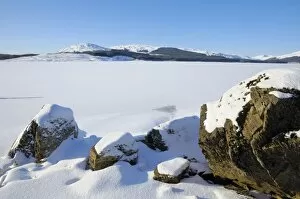 Images Dated 5th January 2010: Clatteringshaws Loch, frozen and covered in winter snow, Dumfries and Galloway, Scotland