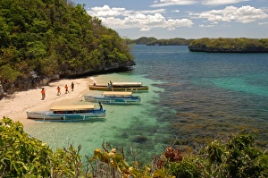 L Imestone Prints: Clear waters between limestone islands, Hundred Islands, Lingayen Gulf