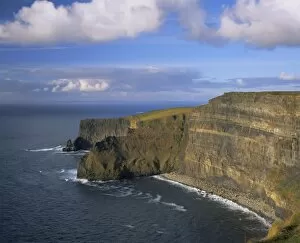 Images Dated 7th August 2008: The Cliffs of Moher, County Clare (Co