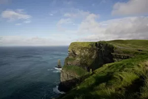 Images Dated 21st October 2009: Cliffs of Moher, County Clare, Munster, Republic of Ireland, Europe