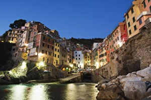 Images Dated 6th November 2009: Clifftop village of Riomaggiore, Cinque Terre, UNESCO World Heritage Site