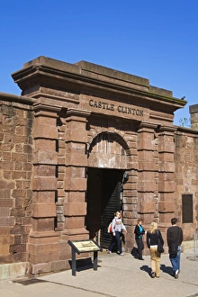 Images Dated 14th May 2007: Clinton castle in Battery Park, Lower Manhattan, New York City, New York