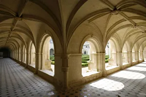 Images Dated 10th February 2000: Cloister, Fontevraud Abbey, Fontevraud, Maine-et-Loire, France, Europe