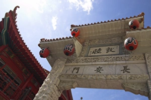 Close up of entrance gate and typical Chinese roof