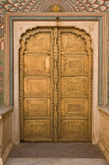 Images Dated 12th February 2008: Close up of the ornate door at the peacock gate in the City Palace, Jaipur